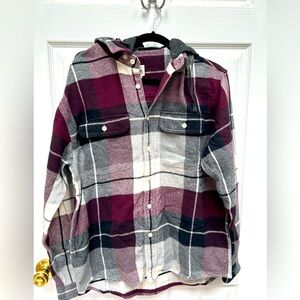 Men’s size S. American Eagle flannel button down hoodie. Never worn